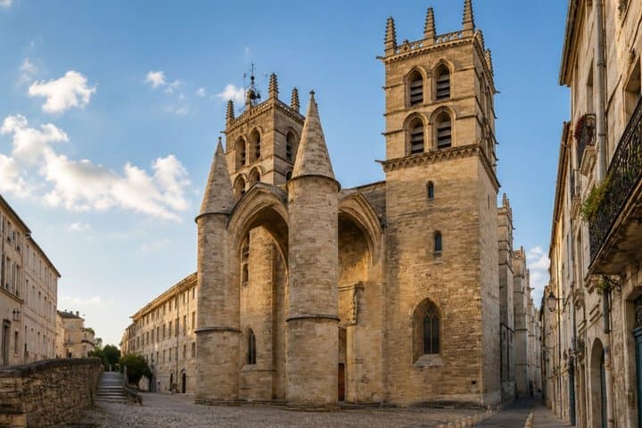 Montpellier Scavenger Hunt & Highlights Self-Guided Walking Tour