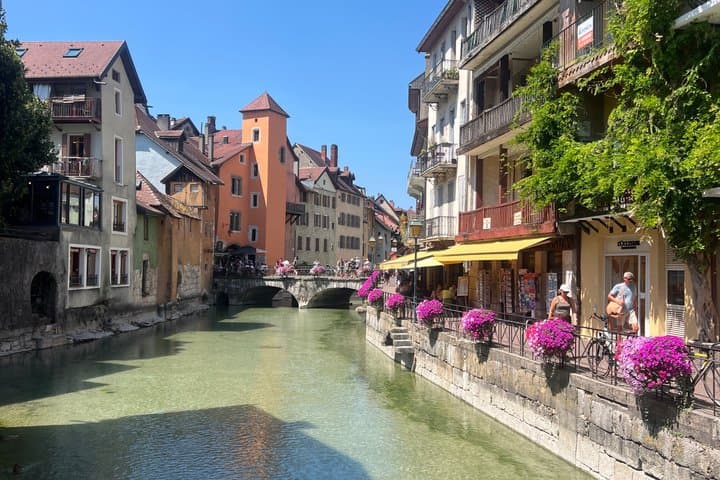 Annecy Old Town Walking Tour Canals & Lake