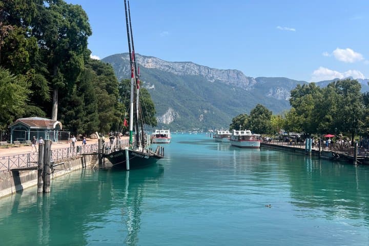 Annecy Old Town Walking Tour Canals & Lake
