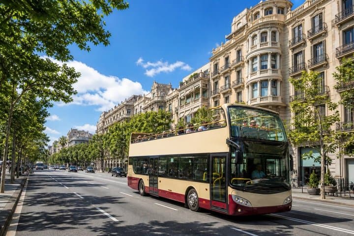 Paris Hop On Hop Off Sightseeing Bus Tour