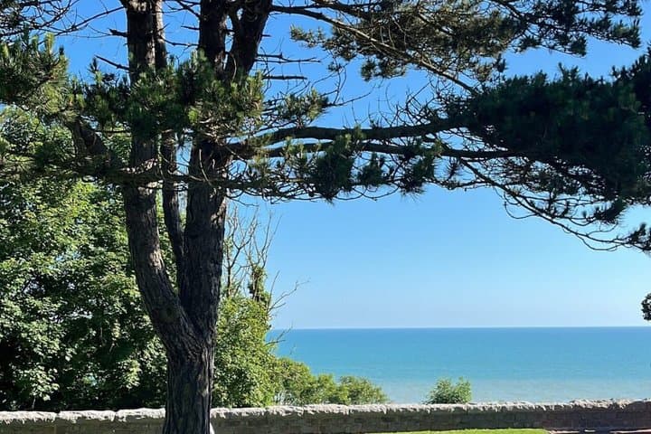 Small Group Normandy D Day Experience by Minivan from Paris
