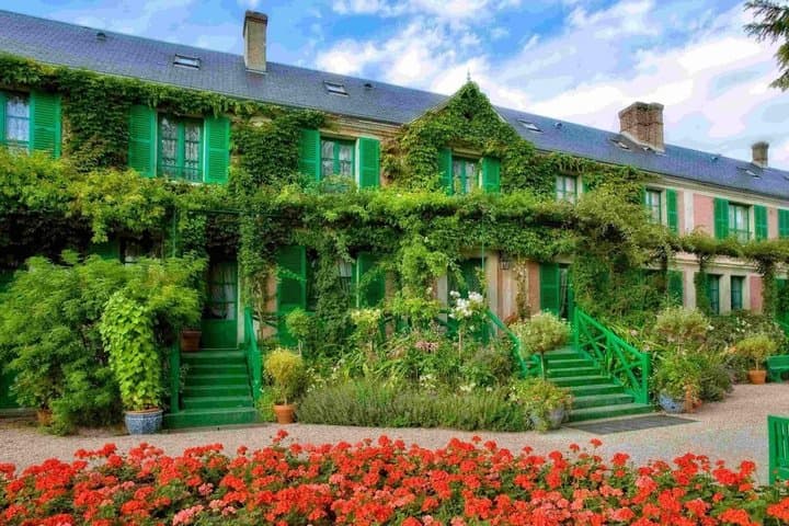 Monet’s Garden with Designer Outlet Giverny Shopping from Paris