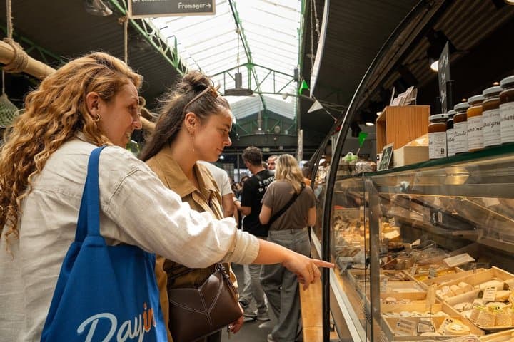 Paris Le Marais Walking Tour: An Incredible History - Small Group