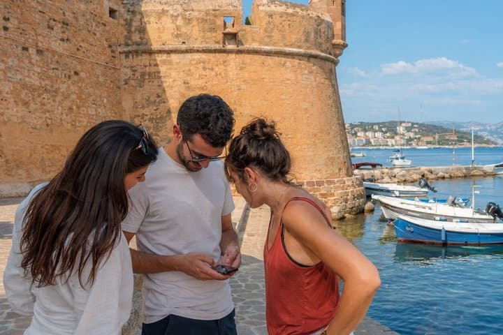 Secrets of Toulon: Self-Guided Scavenger Hunt & Walking Tour