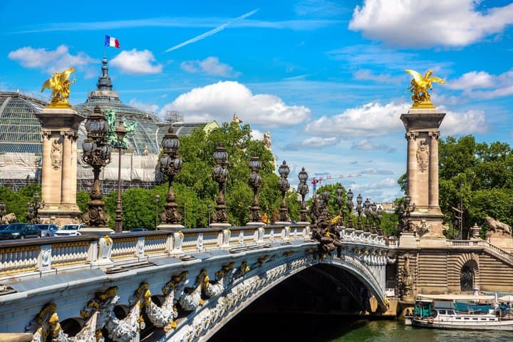 Seine River Cruise in Paris with Drink Ice Cream or Dessert