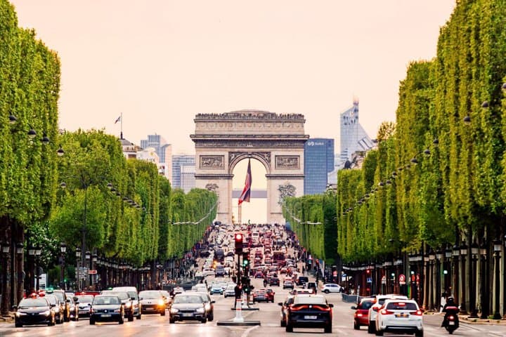 Best of Paris Guided Half Day City Tour with a Local