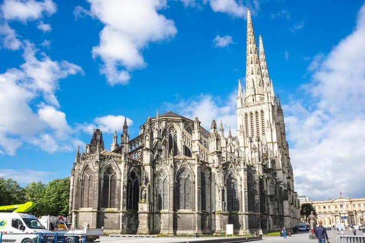 Bordeaux Walking Tour with Audioguide on your Smartphone