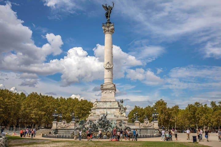 Bordeaux Walking Tour with Audioguide on your Smartphone