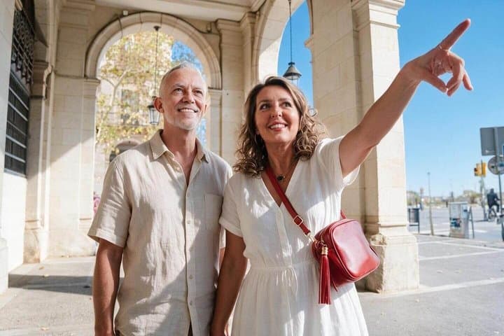 Hello Poitiers: Private 2-Hour Intro City Walk with Local Guide