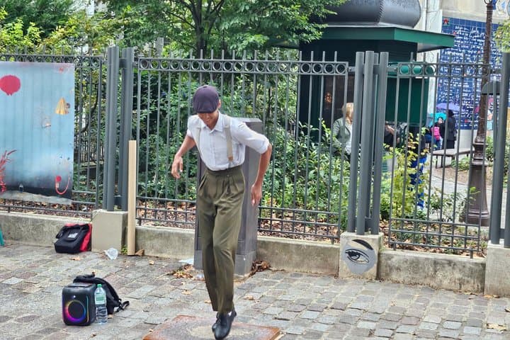 Moulin Rouge to Montmartre Outdoor Walking Tour