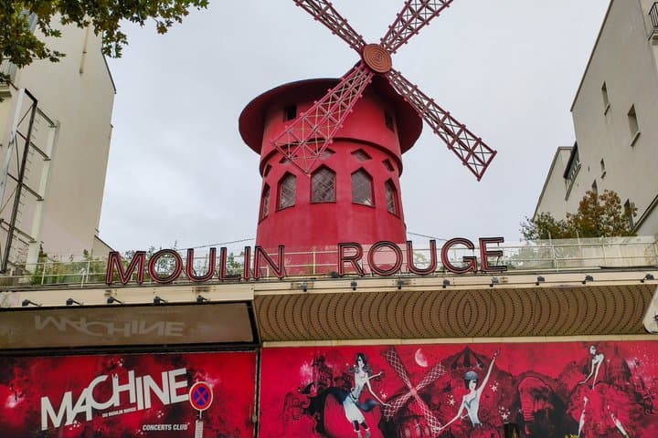 Montmartre Self Guided Walking Tour with Audio Guide