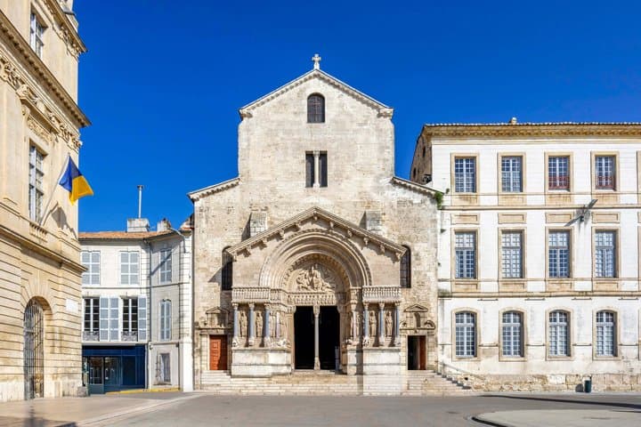 Arles Walking Tour with Audioguide on your Smartphone