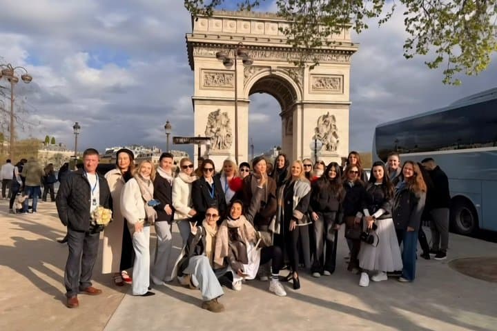 Iconic Paris private guided tour in a luxury vehicle