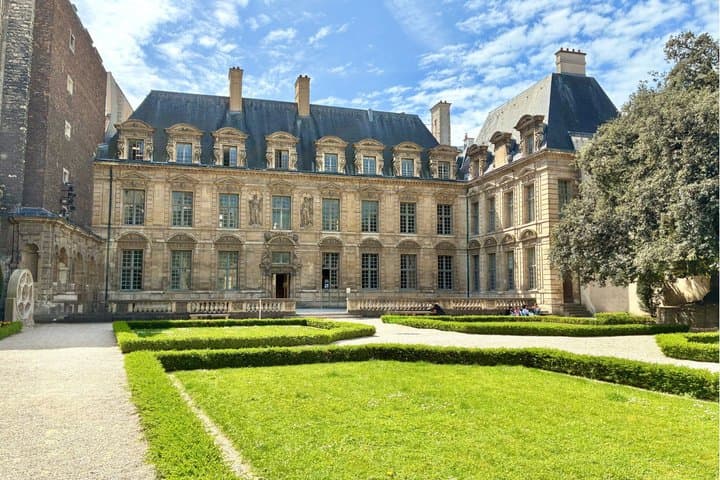 Paris: Le Marais Walking Tour Through Historic Paris