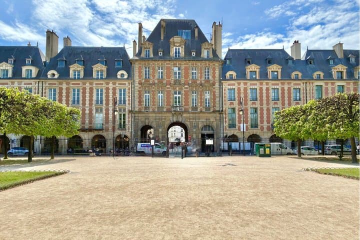 Paris: Le Marais Walking Tour Through Historic Paris