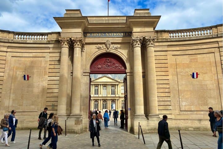 Paris: Le Marais Walking Tour Through Historic Paris