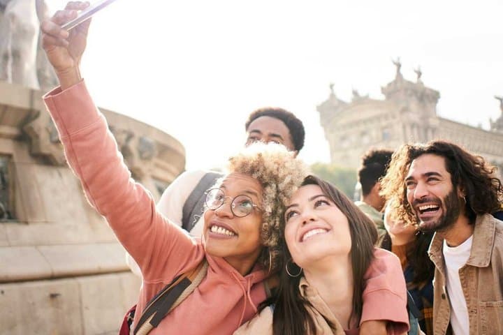 Movie Lovers' Paris walk with a Local