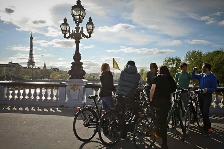 Private Guided Bike Tour of Paris Highlights