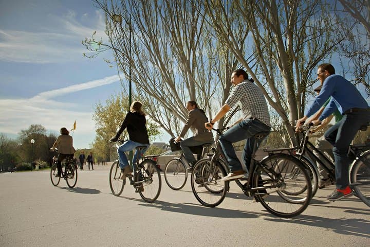 Private Guided Bike Tour of Paris Highlights