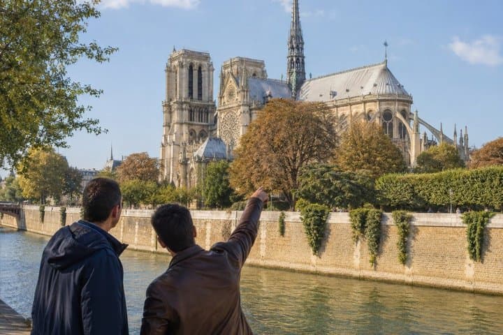 Paris: Notre-Dame Area Self-Guided Scavenger Hunt Walking Tour