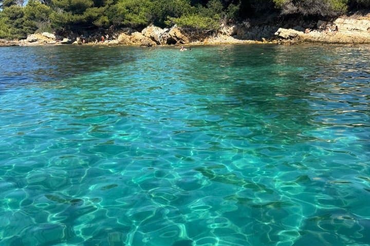 Private Morning Boat Tour to Lérins Islands with Snorkeling