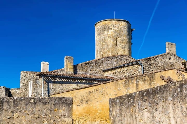 Hello Saint-Émilion: Private 2-Hour City Walk with Local Guide