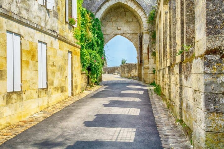 Hello Saint-Émilion: Private 2-Hour City Walk with Local Guide