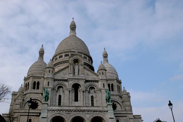 City Walk in Paris Montmartre with Audio Guide in 7 Languages