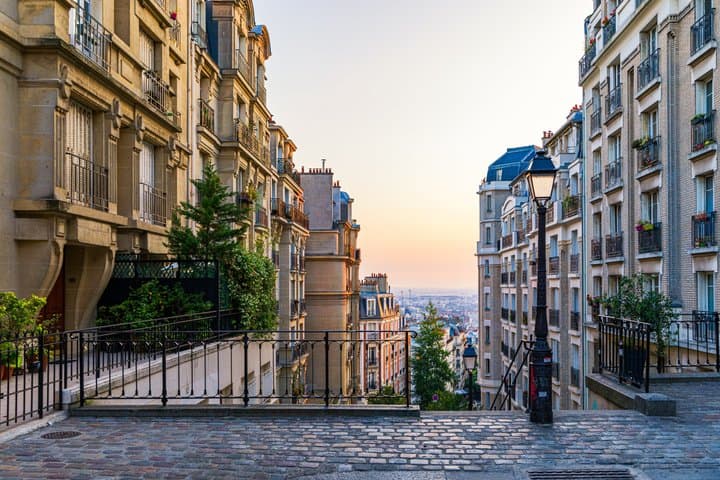 Paris 10+ Sights: Montmartre & Sacré-Coeur Walking Tour