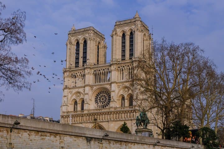 Paris Half-Day: 30+ Sights, Eiffel Tower, Montmartre & Notre-Dame