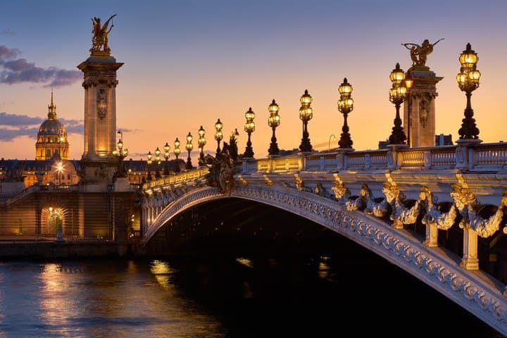 Paris Half-Day: 30+ Sights, Eiffel Tower, Montmartre & Notre-Dame