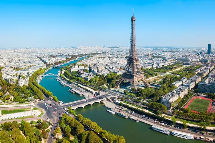 Paris Half-Day: 30+ Sights, Eiffel Tower, Montmartre & Notre-Dame