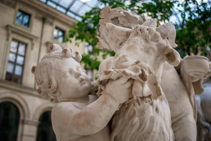 Paris Louvre Museum Semi Private Guided Tour with Tickets