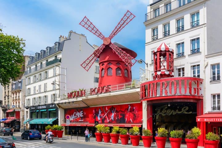 Paris 10+ Sights: Montmartre & Sacré-Coeur Walking Tour
