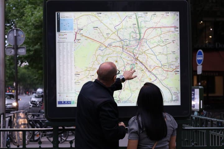 Paris 10+ Sights: Montmartre & Sacré-Coeur Walking Tour