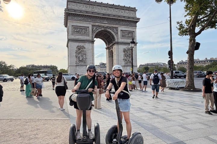 Paris Segway Tour with Ticket for Seine River Cruise