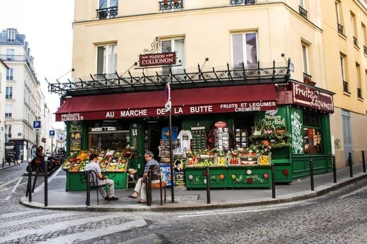 City Walk in Paris Montmartre with Audio Guide in 7 Languages