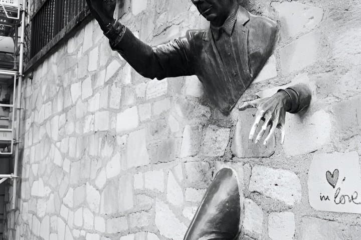 City Walk in Paris Montmartre with Audio Guide in 7 Languages