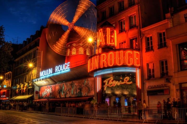City Walk in Paris Montmartre with Audio Guide in 7 Languages