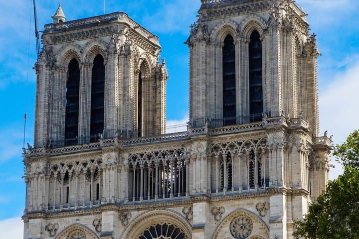 Self Guided along the Seine River Tour of Paris