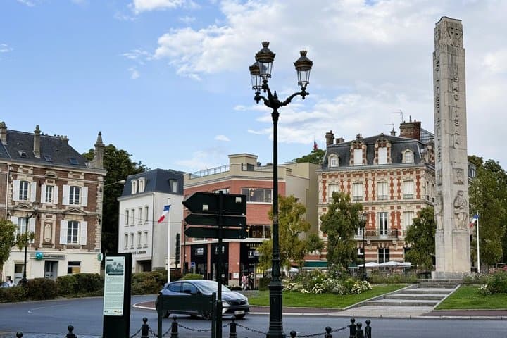 Champagne Small Group Tour 2 Wineries Épernay and Hautvillers