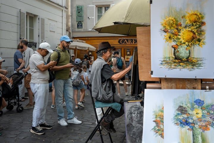 Paris Montmartre Walking Tour: Art & Rebel Legacy - Small Group