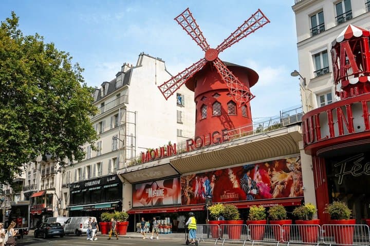 Paris Montmartre Walking Tour: Art & Rebel Legacy - Small Group