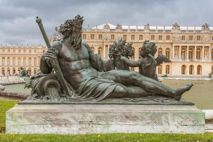 Entrance to the Palace of Versailles in Paris with Audio Guide APP