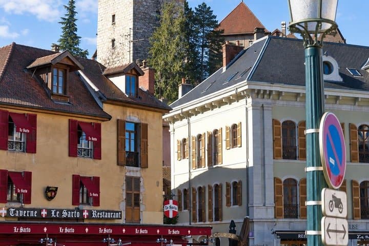 Self-Guided Podcast Tour Annecy: The Dual Crown of the Alps