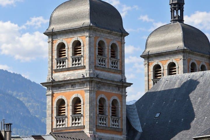 Self-Guided Podcast Tour Annecy: The Dual Crown of the Alps