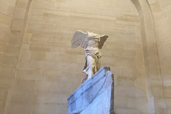 Private tour of the Louvre Masterpieces with Italian guide