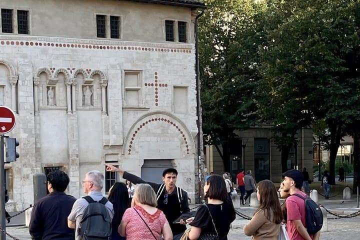 Lyon History and Must See Walking Tour (Tips-Based)
