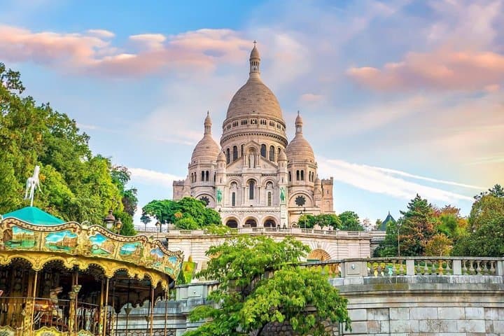 Paris Montmartre Private Walking Tour with Sacré Cœur Basilica