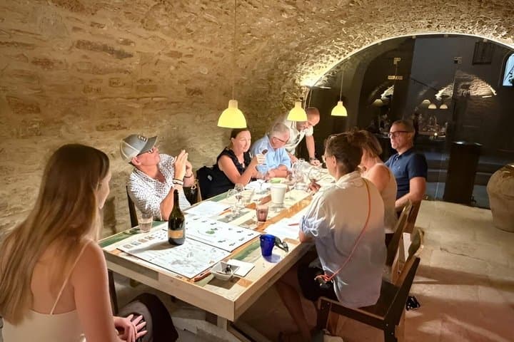 Chateauneuf du Pape Private Tour in the Méhari with Driver-Guide